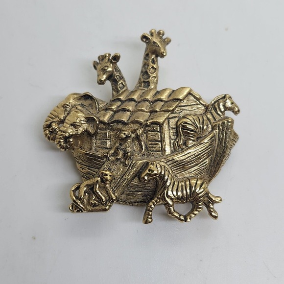BEAUTIFUL VINTAGE AVON NOAH'S ARK BROOCH - Picture 1 of 4